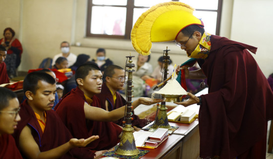 बौद्ध धर्म गुरु र धर्मालम्बीहरु साङ्ग पूजामा  व्यस्त