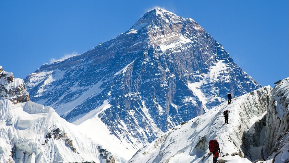 हर्ष र त्रासदीपूर्ण सगरमाथा आरोहणको ऐतिहासिक सम्झना