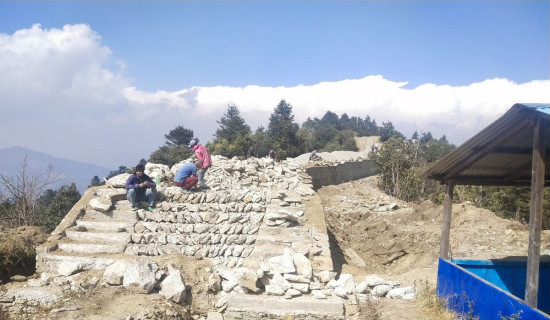 शैलुङमा मिनी ग्रेटवाल निर्माण हुँदै
