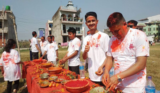 कोहलपुरमा पनि गोलभेँडा दलेर होली मनाइयो