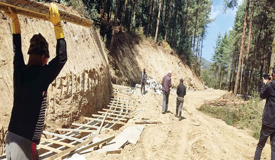 दुई दशकपछि सडक कालोपत्रे