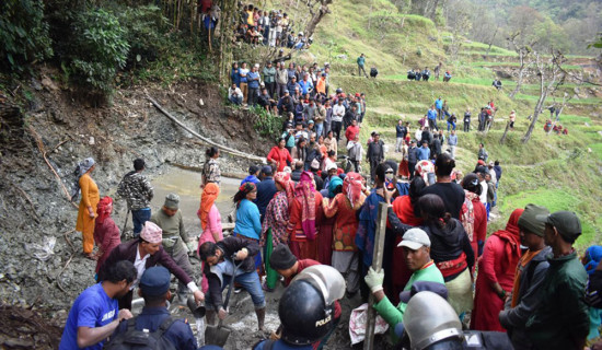 रत्नेचौरमा खानेपानीको अभाव