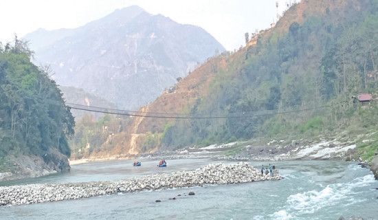 त्रिशूली नदीमा रोकियो उत्खनन