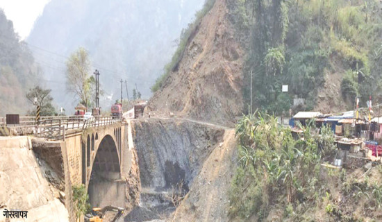 पहाड विस्फोटपछि पुल निर्माण