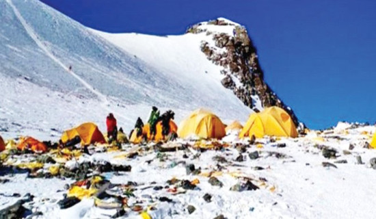 हिमाल सफा गर्दै सेना