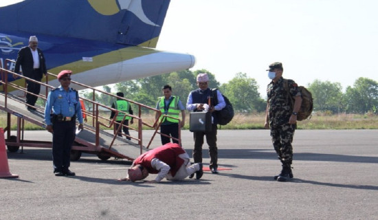 जब उपप्रधानमन्त्री खड्काले माटोलाई ढोग्नुभयो