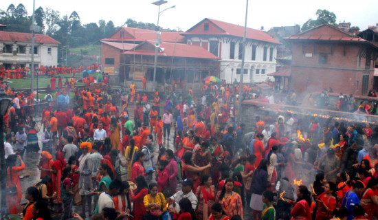 नयाँ वर्ष : पशुपतिनाथलगायत मन्दिरमा भक्तजनको भीड