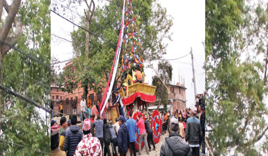 दोलखामा रातो मच्छिन्द्रनाथको रथ यात्रा