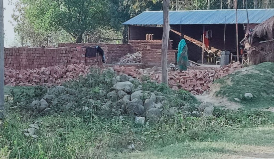 सडक कब्जा गरी भौतिक संरचना बनाइँदै