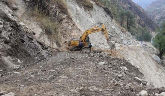 कर्णाली करिडोरको बोक्चेगौडा लालीबगर सडकको मर्मत