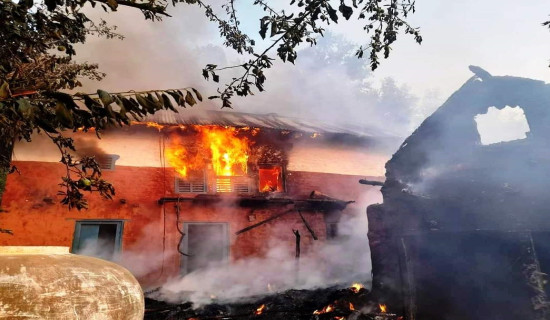 दुई घरमा आगलागी, घर पूर्ण रूपमा नष्ट