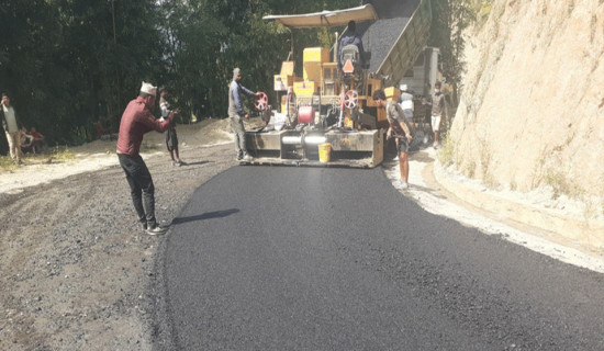 सडक कालोपत्रे गराउन ताकेता