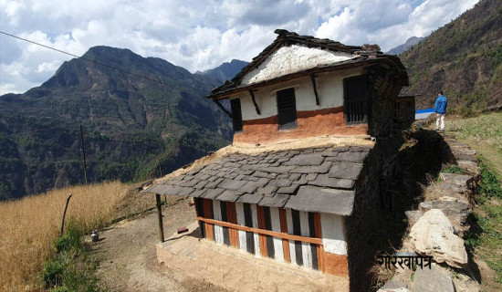 बसाइँसराइले गाउँका आकर्षक घर रित्ता