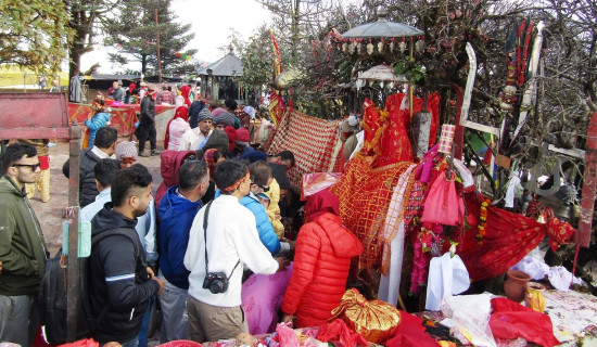 पाथीभरामा दर्शनार्थीको भीड