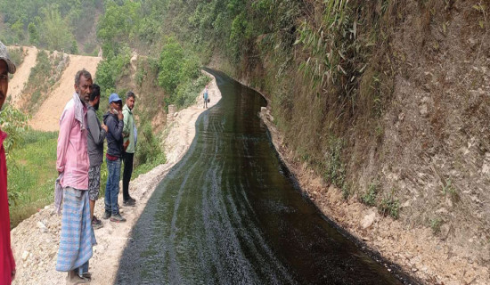 कालोपत्रे हुँदै सडक