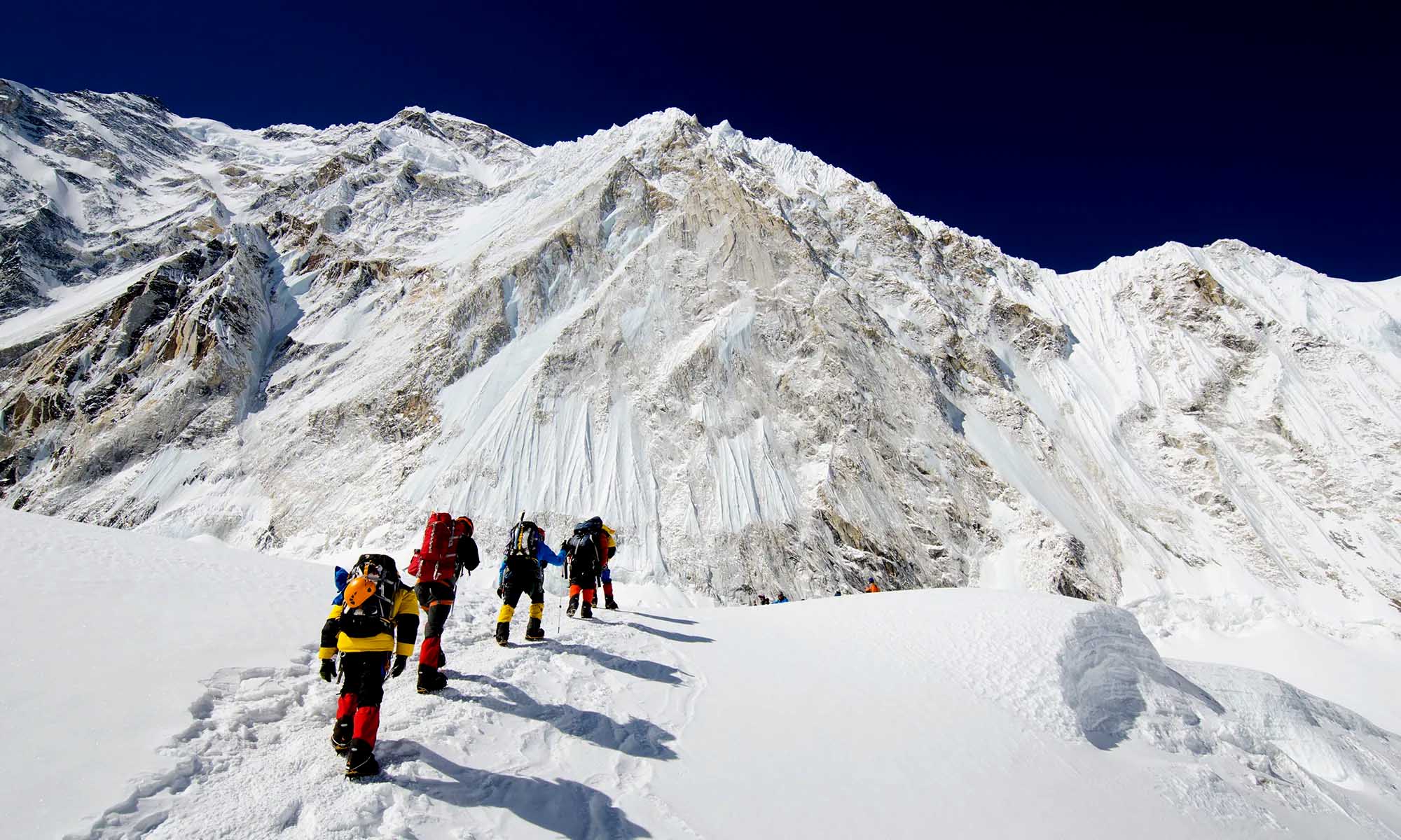 नेपाली सेनाको टोलीबाट सगरमाथा हिमालको सफल आरोहण
