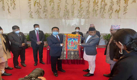 अध्यक्ष तिमिल्सिनाद्वारा माओत्सेतुङको समाधिस्थलमा श्रद्धाञ्जली