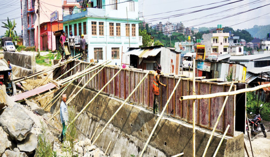 सडक विस्तारमा खानेपानीको पाइप र ढल व्यवस्थापन चुनौती