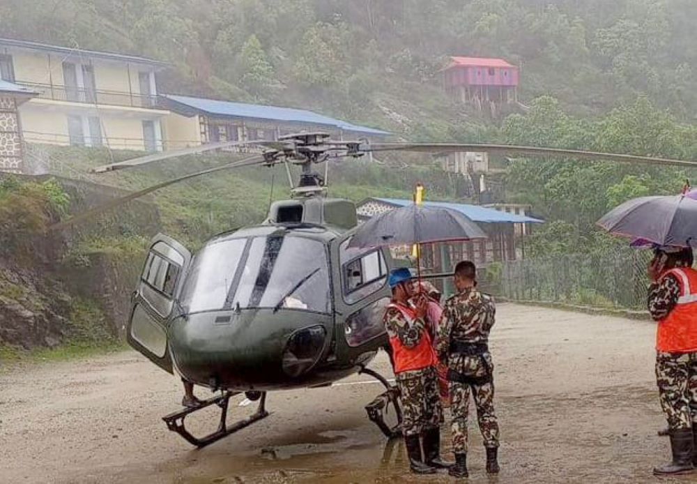 ताप्लेजुङमा पहिरोमा परी घाइतेको हेलिकप्टरमार्फत उद्धार