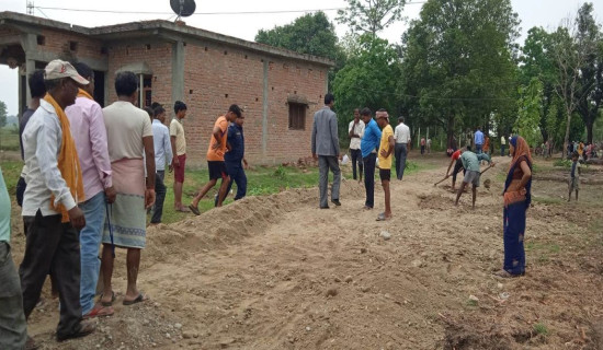 पूर्व मन्त्रीको नेतृत्वमा सडक भत्काइयो